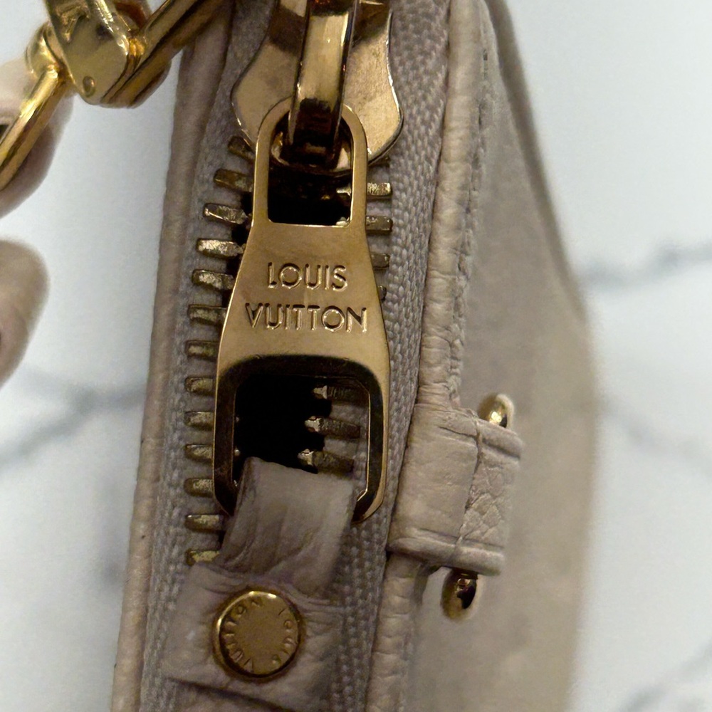 SOLD Louis Vuitton Easy Pouch on Strap - Picture 6 of 10